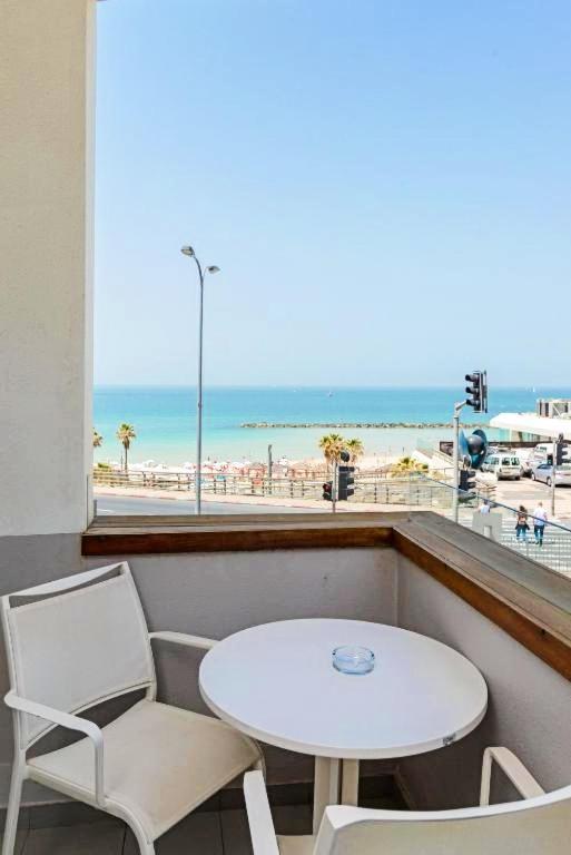 Olive Gordon By The Beach Tel Aviv Buitenkant foto
